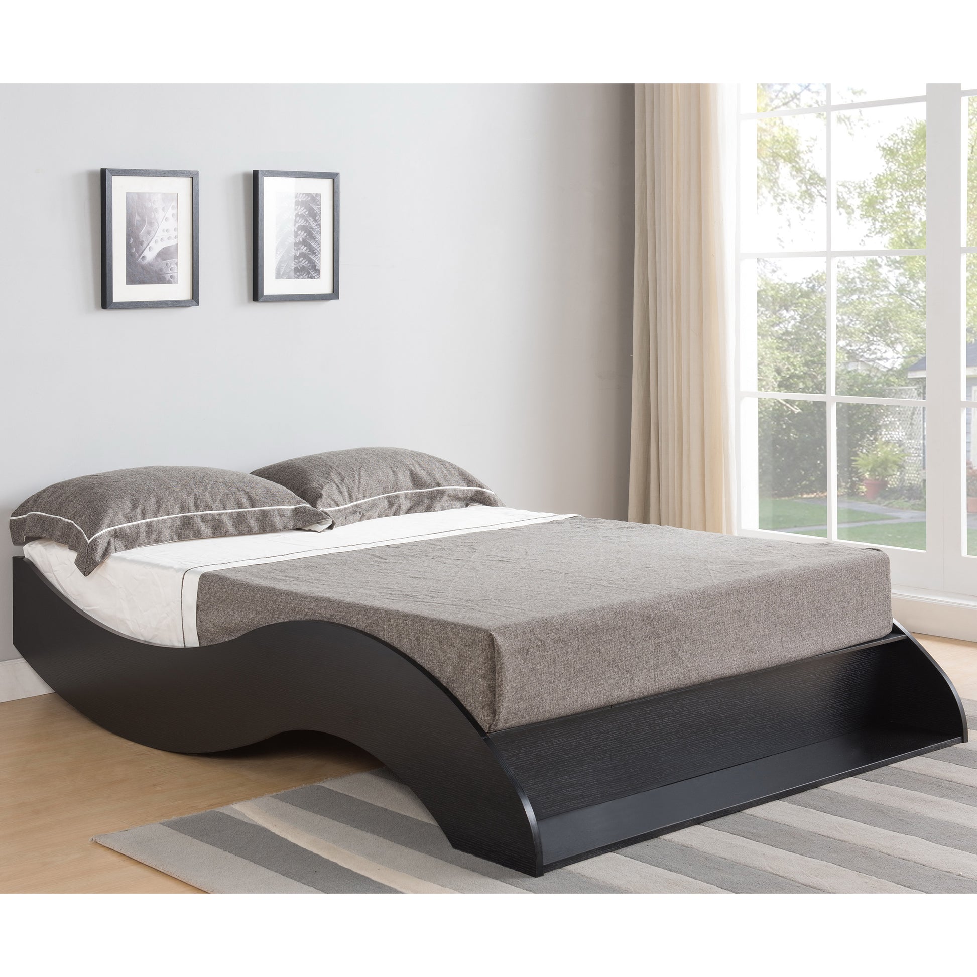 Right angled contemporary cappuccino curvy queen platform bed in a bedroom with accessories